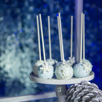 Holiday Cake Pops<br>
Memory Lane Bake Shop<br>
$40